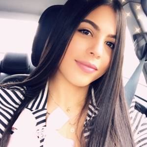 Meet your Posher, Yeraldine